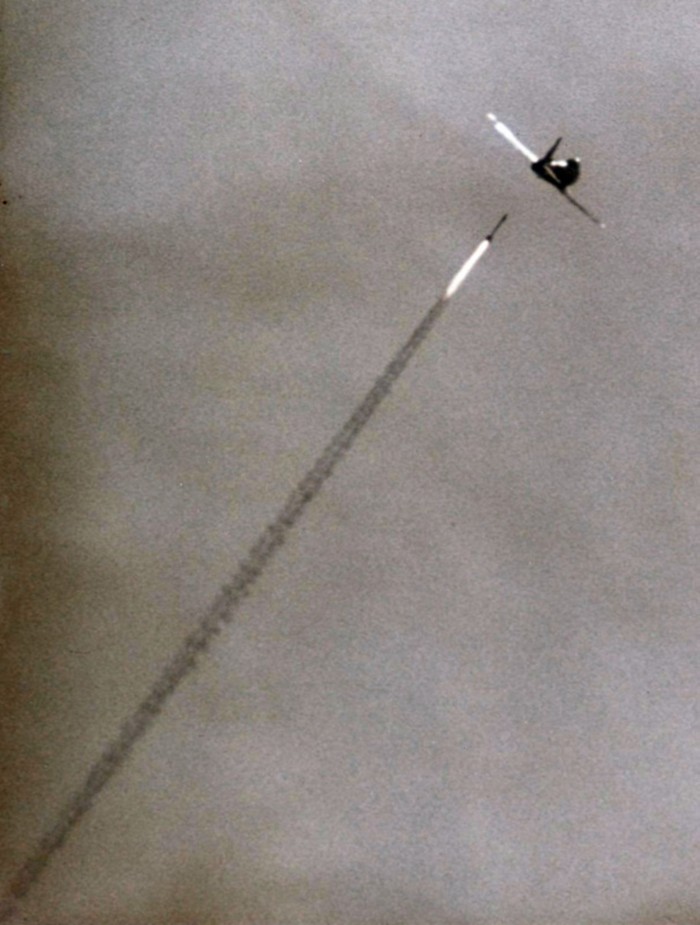 Tên lửa không đối không tầm nhiệt AIM-9 Sidewinder do Mỹ chế tạo